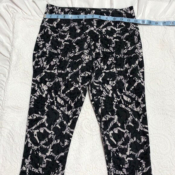 Women’s Nike Dri Fit Athletic Crop Leggings Size XS Black Retro - Picture 3 of 7